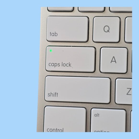 Apple A1243 Wired USB Keyboard Aluminum w/ Numeric Keypad TESTED & WORKS! - Picture 2 of 11